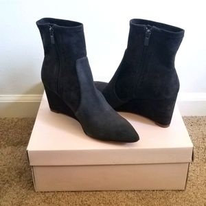 Ankle high wedge boots